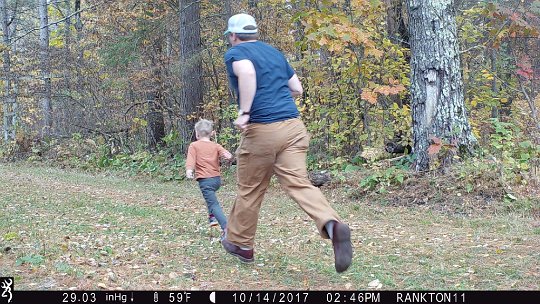 IMG_0274 2017 - Cabin road - Dad and son in flight